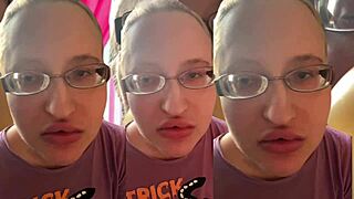Chew this asmr bubble gum fetish with glasses on 😍🔥