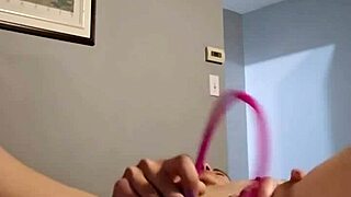 Petite Emy Angel teases her tiny chat pussy play