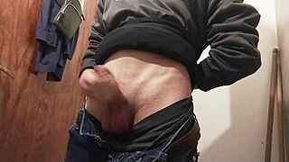 i squeeze out loads of my tasty cum from this big cock right now