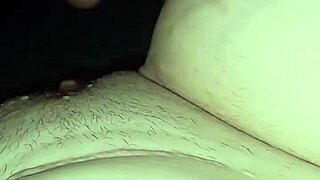 couple fucks big pussy wife in car