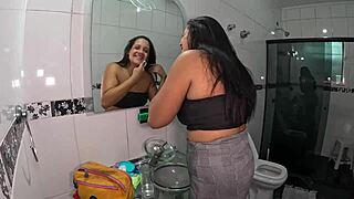 Raquel's backstage bath party turns juicy with brazilian pussy kisses