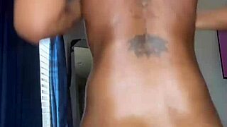 Watch that fat black ass twerking from muscular bodybuilder with small waist and young skinny curves