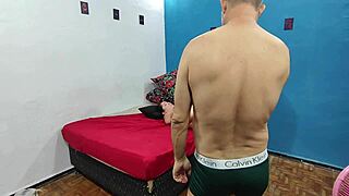 ai caralho, tava louco pra foder essa rabuda no pelo nos bastidores hardcore... que delicia!