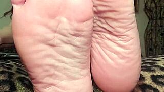 mymistressk's barefoot foot trance