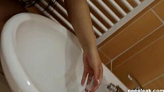 Curvy Webcam Babe Fingers Shaved Pussy with Big Natural Tits