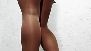 Homemade Chubby Brunette's Shaved Pussy Teases in Fat Ass Webcam Closeup