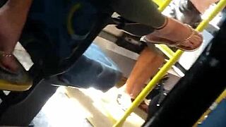 novinha shows off her perfect pezinho on the busão part 1