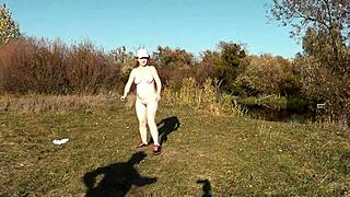 Autumn sport milf frina strips naked outdoors for public doggy lover fuck