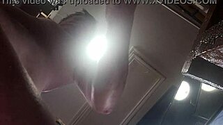 Solo babe pounds tight pussy relentlessly on powerful fucking machine for fun