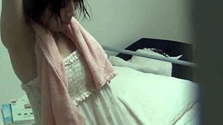 i can't stop watching this asian teen toy her hairy muff