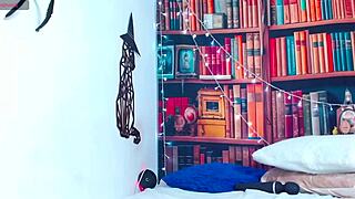 Chloeee delivers captivating camgirl show on 29-10-2024