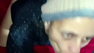 Bastidores esposa Kally Cremosa chupando camera em video caseiro