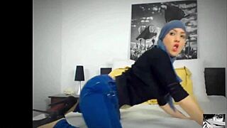 Arab Muslim Cam Girl Teases Viewers Live