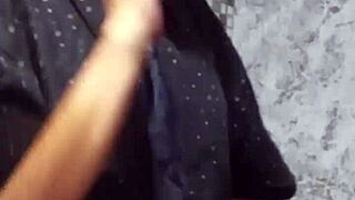 Bastidores esposa Kally Cremosa chupando camera em video caseiro