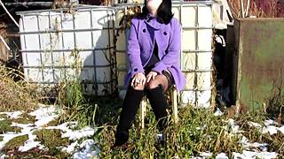 i smoke cig showing shaved pussy dildo tits outdoor fetish