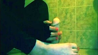SHEMALE VERONICA TEASES BLUE-EYED FEET FETISH AFTER DARK SOLO