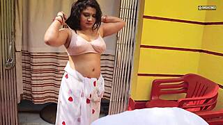 My desi bhabhi sneaks outdoor fuck with doodhwala behind husband's back