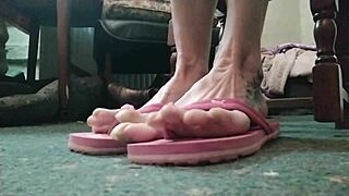 Huge exotic curvy feet with long sexy talons in flip flops toes spread wide
