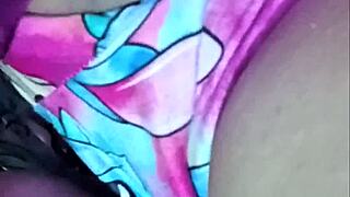mi vecino, quieres ver como meneo mis tetotas y mi coño mojado?