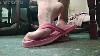 Huge exotic curvy feet with long sexy talons in flip flops toes spread wide
