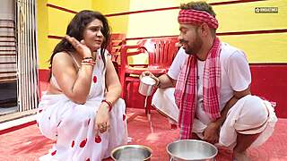 My desi bhabhi sneaks outdoor fuck with doodhwala behind husband's back