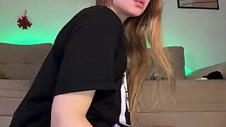 WOW sexy teen strokes pussy in stockings closeup orgasm!