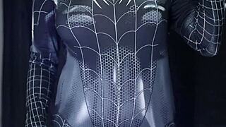 cewek pantat bahenol cosplay spiderman di entot tukang becak?? gimana rasanya?