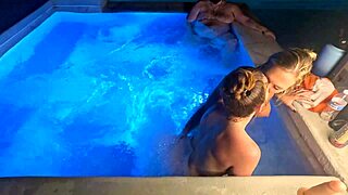 Hot tub threesome with deliah grace & scarlett gushes? 😍💦🔥