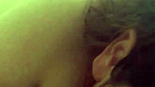 me encanta ver esta jovencita mexicana de 18 chupando verga y huevos