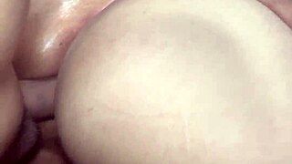Mira como lubrico el athletic culo de mi mexican housewife novia en el gym antes de doggystyle anal grupal casero