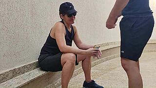 homem hetero devora sapatão's big pussy e fode até gozar dentro