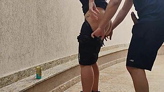 homem hetero devora sapatão's big pussy e fode até gozar dentro