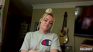 ohh petite tattooed blonde fingers her juicy pussy n rubs tits...