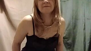 WOW! ESCLAVE F MASTURBATES wildly SFW style!!
