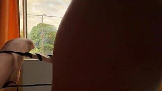 uff this juicy pussy feels amazing fingering while everyone walks by...