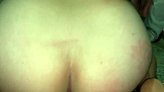 Sexo Lesbico: Lleno El Coño De Mi Hijastra Caliente En Su Pieza