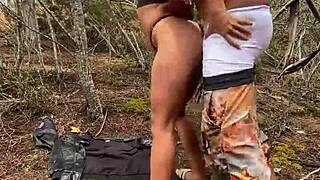 me follando en el bosque al aire libre es tan rico