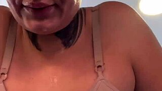 INFLUENCER TREINA SEM SUTIÃ! MOLHADINHA ESCORRENDO ATÉ A BUCETA NA ACADEMIA?