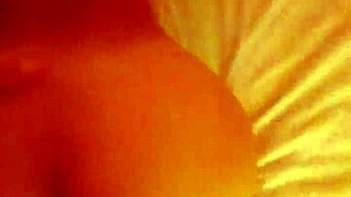 mi compañera de cuarto gime delicioso recibiendo perrito de su vecino ardiente