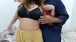 Desi Pakistani Housewife Fucks Food Delivery Boy Hard
