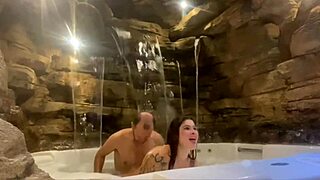 casal lua de mel motel esposa rides pica poolside ass shaking wildly!