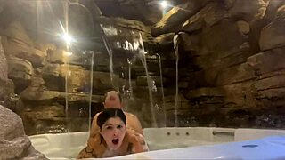 casal lua de mel motel esposa rides pica poolside ass shaking wildly!