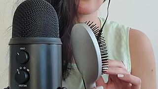 Brushing my long hair then inserting it in pussy