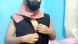 Indonesia Gadis Hijab Colmek Masturbasi Menggunakan Dildo Sampai Orgasme