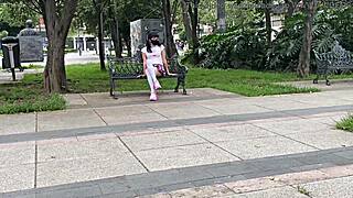 Follado a una puta exhibicionista con minifalda y pigtails