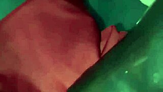 Si riscalda la fica col phon tutta pisciata
