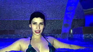 pareja de exhibicionistas follan en spa publico