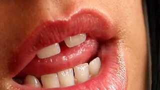 give me pink slim babe in solo masturbation