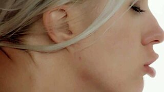 BEAUTIFUL GIRLFRIEND ENJOYS ANAL ACTION