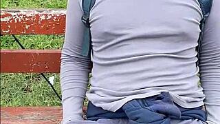 encuentro a un jugador de pokemon en la calle asi que lo reto a una batalla pokemon y termino metiendome su pene en pleno torneo